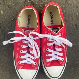 Chuck Taylor red converse size 8